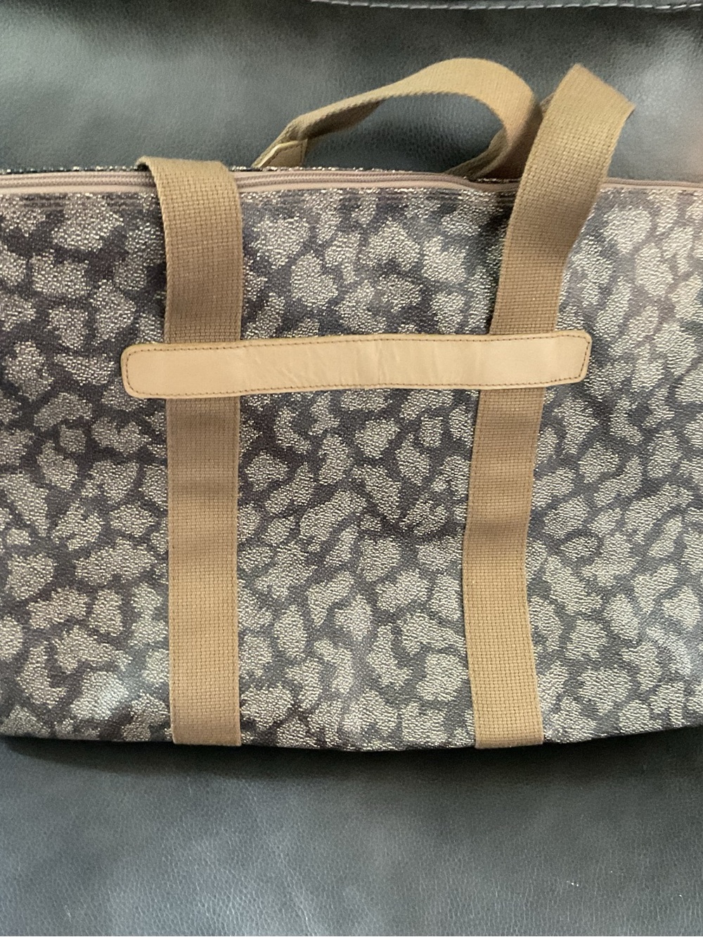 Yves Saint Laurent Monogram Canvas tote bag with Leather Trim and Cosmetic bag - Picture 3 of 16